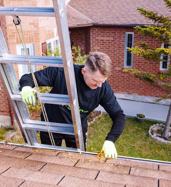 Eavestrough cleaning Mississauga